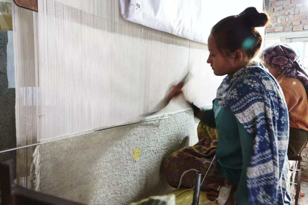 L'un de nos artisans népalais au travail